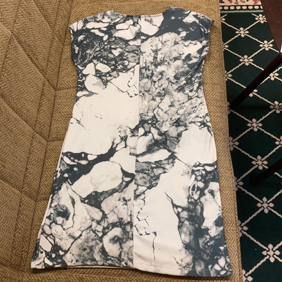 Mark white dress with grey design - Picture 2 of 4